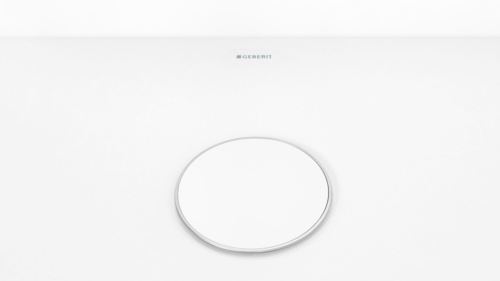 Poklopac odvoda u beloj boji sa diskretnim hromiranim obodom