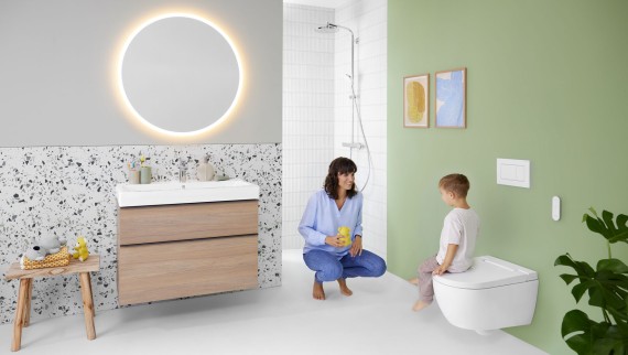 Kupatilo sa Gebertit Option ogledalom i AquaClean Alba tuš WC-om Kupatilo sa Gebertit Option ogledalom i AquaClean Alba tuš WC-om