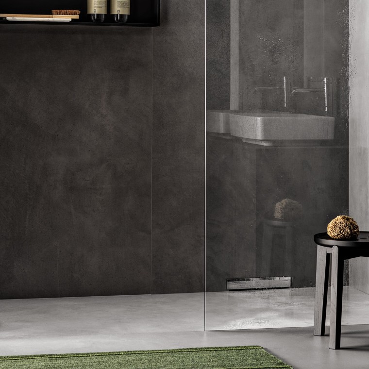 Tuš prostor u ravni poda sa zidnim odvodom