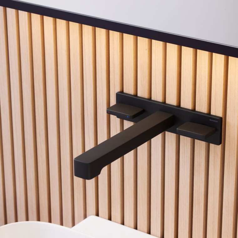 Kvadratna zidna slavina Geberit ONE u mat crnoj boji