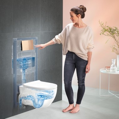 Woman actuates flush on Acanto WC