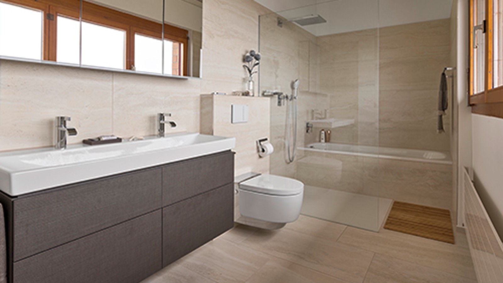 Kupatilo sa Geberit AquaClean WC-om sa tušem nakon renoviranja