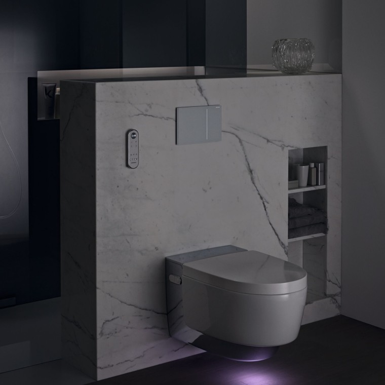 Geberit AquaClean Mera Comfort sa svetlom (© Geberit) Geberit AquaClean Mera Comfort sa svetlom (© Geberit)