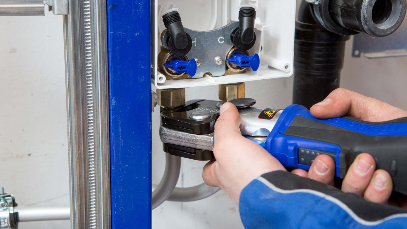 Geberit FlowFit je jednostavan i brz za instalaciju (© Geberit) Geberit FlowFit je jednostavan i brz za instalaciju (© Geberit)