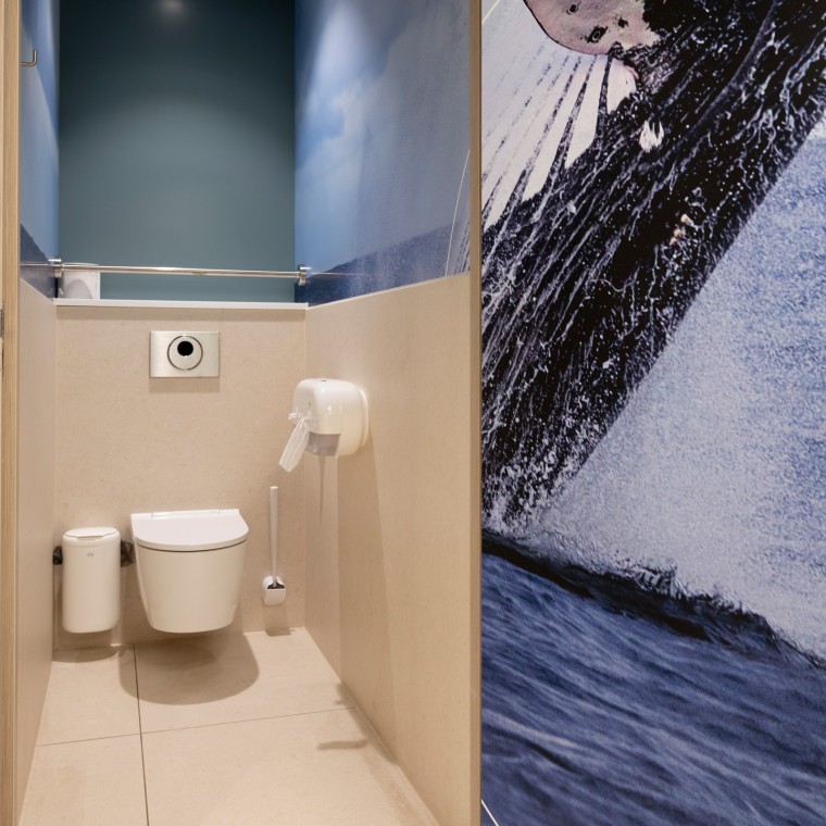 Geberit ONE konzolna WC šolja sa TurboFlush tehnologijom i automatskim aktiviranjem ispiranja Geberit ONE konzolna WC šolja sa TurboFlush tehnologijom i automatskim aktiviranjem ispiranja