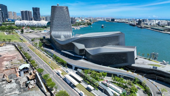 Lučki terminal Kaohsiung je važno brodarsko čvorište na Tajvanu Lučki terminal Kaohsiung je važno brodarsko čvorište na Tajvanu