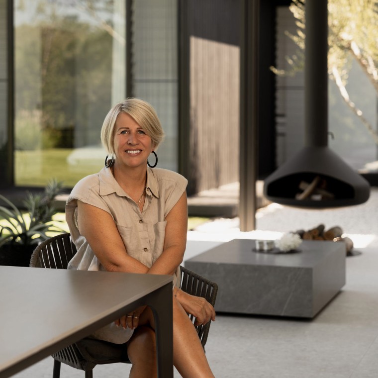 Kada pada kiša (i zaista lije), kamin pruža prijatnu atmosferu – a Geberit Pluvia obezbeđuje optimalnu drenažu krova. Kada pada kiša (i zaista lije), kamin pruža prijatnu atmosferu – a Geberit Pluvia obezbeđuje optimalnu drenažu krova.