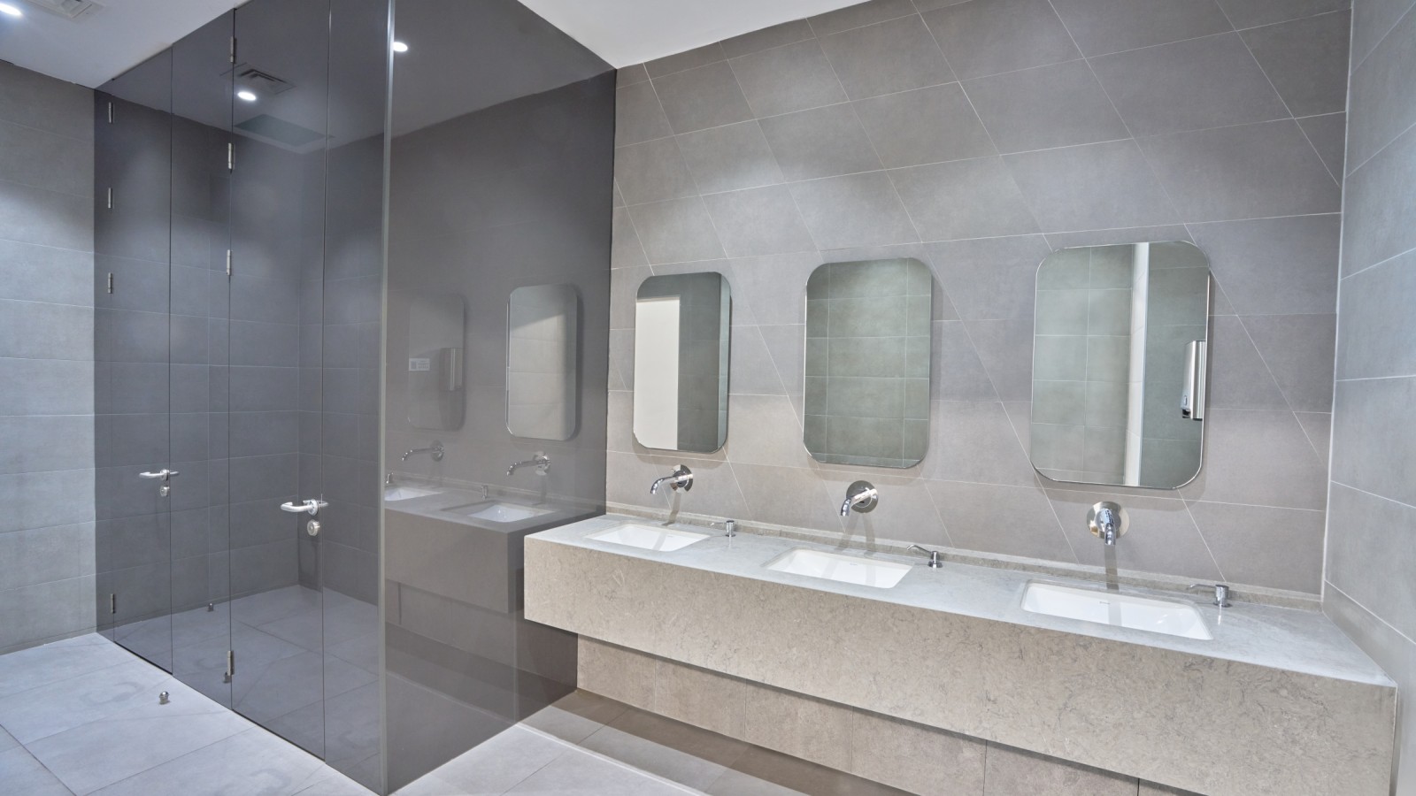 Jednostavno i elegantno: Geberit VariForm umivaonik i Piave slavine. © Oguzhan Kasar Jednostavno i elegantno: Geberit VariForm umivaonik i Piave slavine. © Oguzhan Kasar