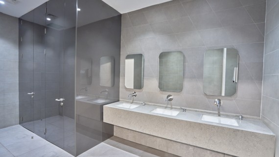 Jednostavno i elegantno: Geberit VariForm umivaonik i Piave slavine. © Oguzhan Kasar Jednostavno i elegantno: Geberit VariForm umivaonik i Piave slavine. © Oguzhan Kasar