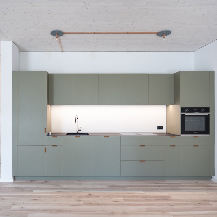 Površinski montirani kablovi se postavljaju kako bi se osiguralo da se zgrada može fleksibilno koristiti i na duži rok. © Openly / Jens Ellensohn Površinski montirani kablovi se postavljaju kako bi se osiguralo da se zgrada može fleksibilno koristiti i na duži rok. © Openly / Jens Ellensohn