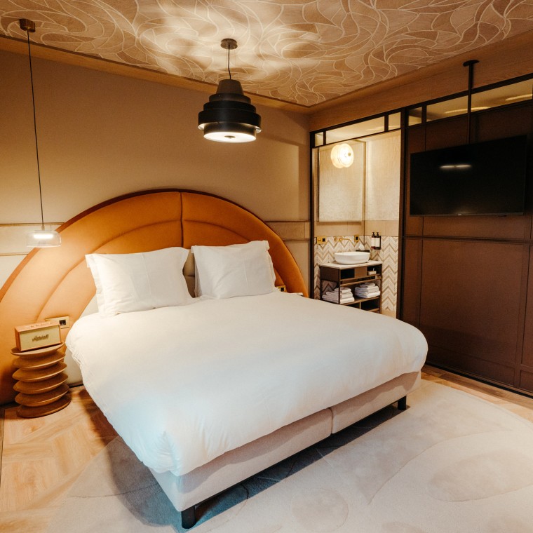 36 stilskih hotelskih soba u modernom stilu sredine veka. (© Nina Slagmolen) 36 stilskih hotelskih soba u modernom stilu sredine veka. (© Nina Slagmolen)