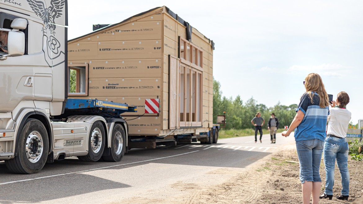 Tiny House transport(© Chiela van Meerwijk)