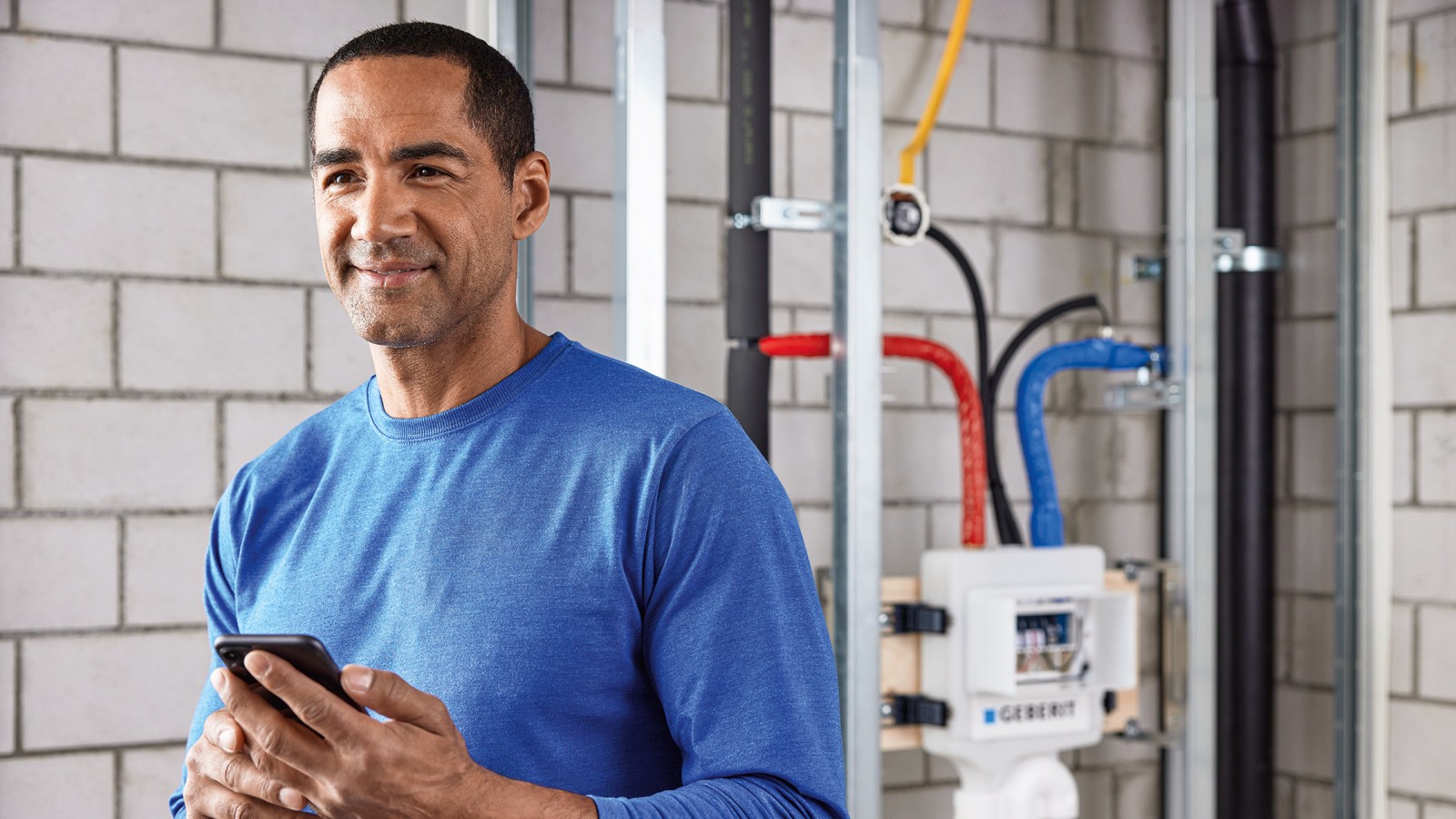 Geberit jedinica za higijensko ispiranje je instalirana i podešena pomoću aplikacije Geberit Control (© Geberit) Geberit jedinica za higijensko ispiranje je instalirana i podešena pomoću aplikacije Geberit Control (© Geberit)