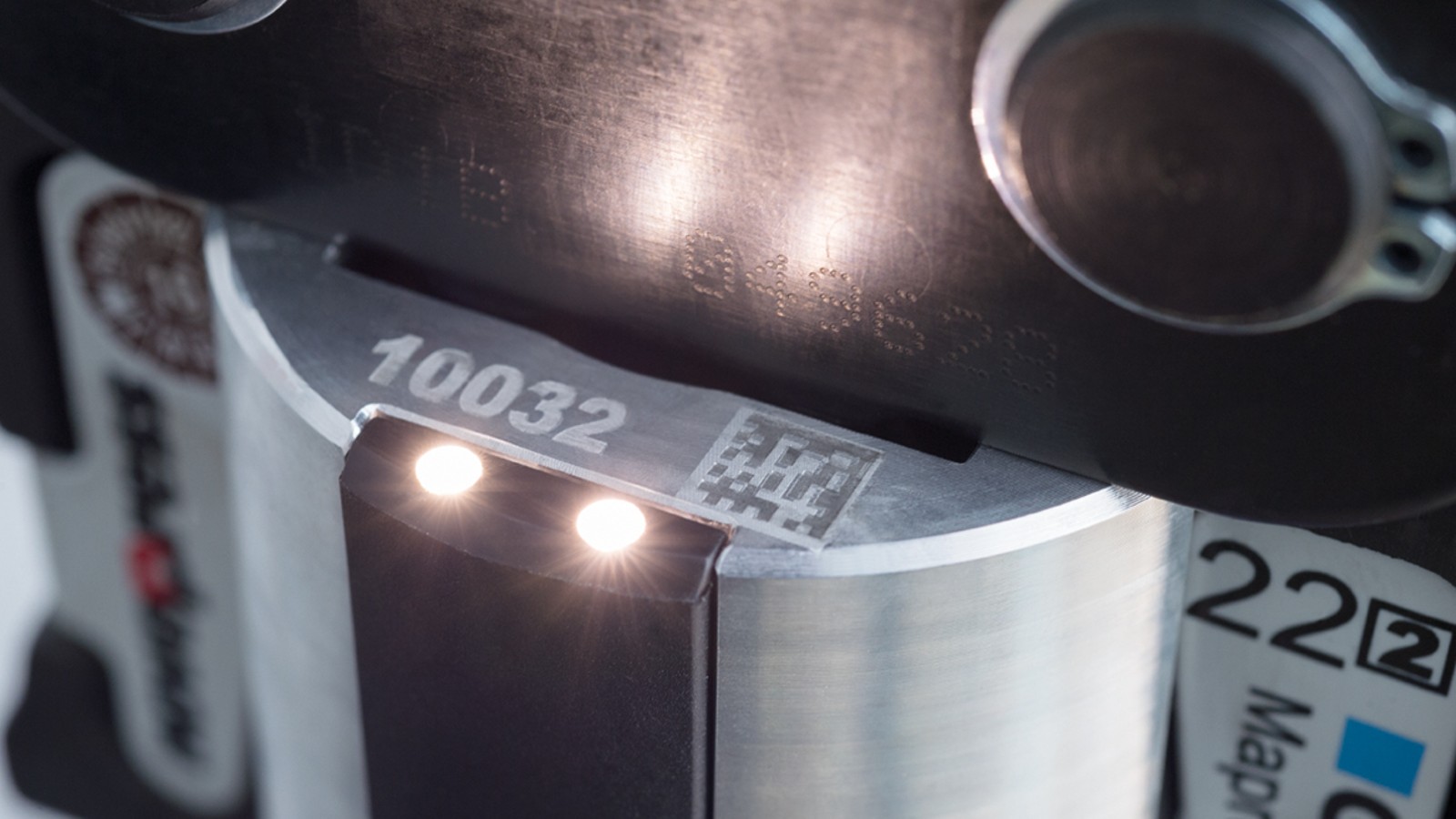 Alati za stiskanje kompanije Geberit sa osvetljavanjem pritisne tačke nudi dobru vidljivost u tamnim ćoškovima