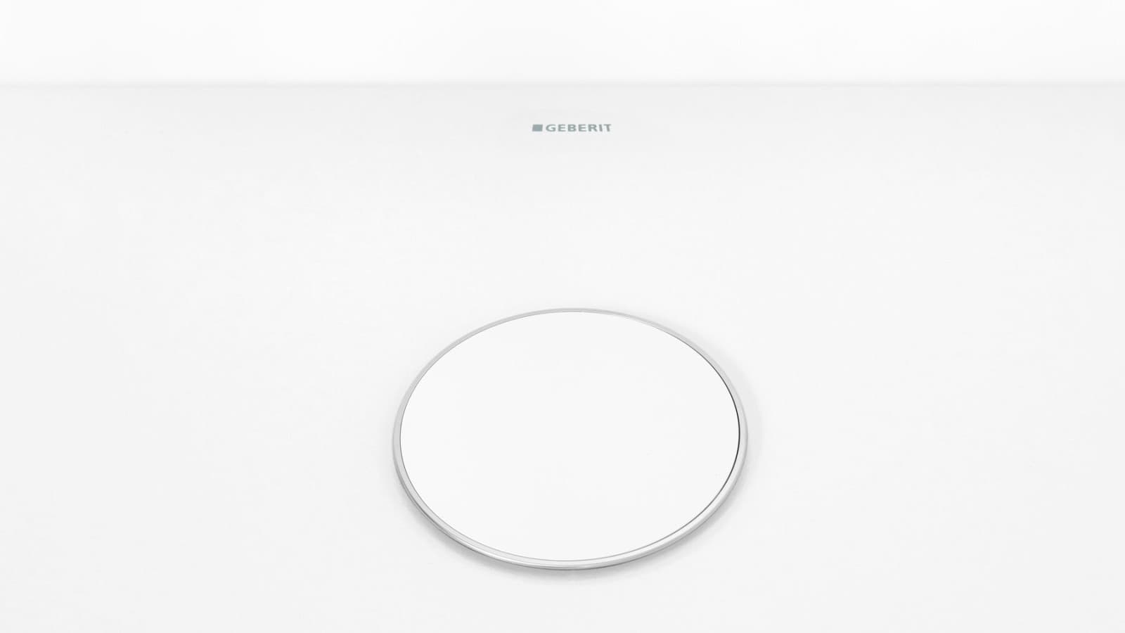 Poklopac odvoda u beloj boji sa diskretnim hromiranim obodom Poklopac odvoda u beloj boji sa diskretnim hromiranim obodom