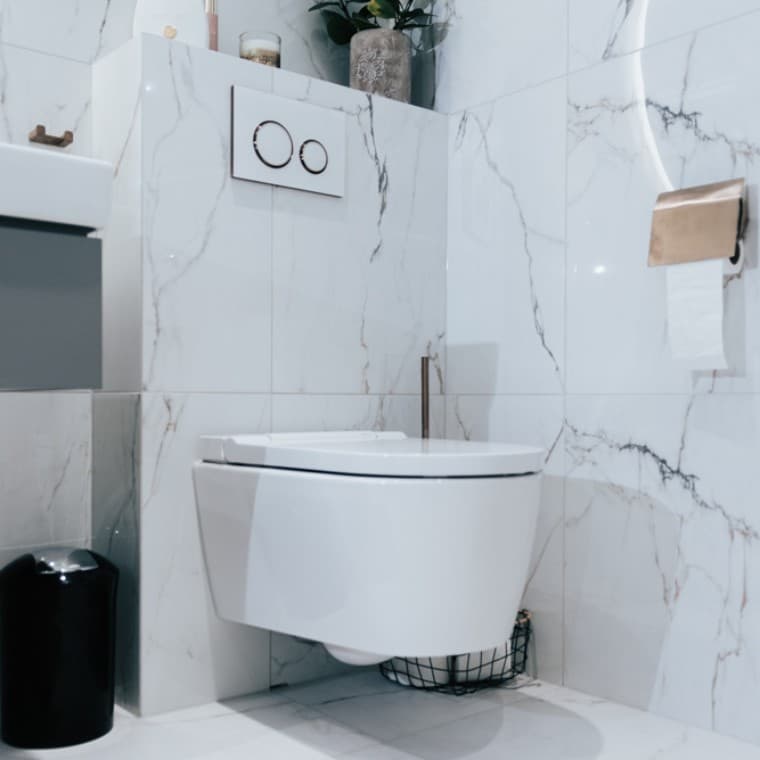 Geberit AquaClean tuš WC, u kombinaciji sa Sigma21 tipkom Geberit AquaClean tuš WC, u kombinaciji sa Sigma21 tipkom
