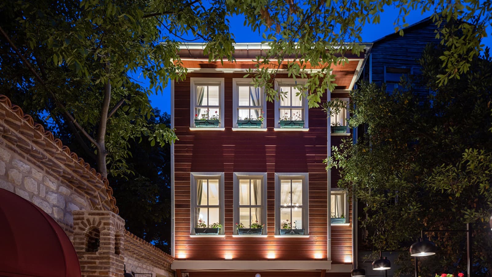 Dvorište hotela Turkish House u Istanbulu kombinuje strukturalne i dekorativne elemente iz različitih perioda (© Hotel Turkish House) Dvorište hotela Turkish House u Istanbulu kombinuje strukturalne i dekorativne elemente iz različitih perioda (© Hotel Turkish House)