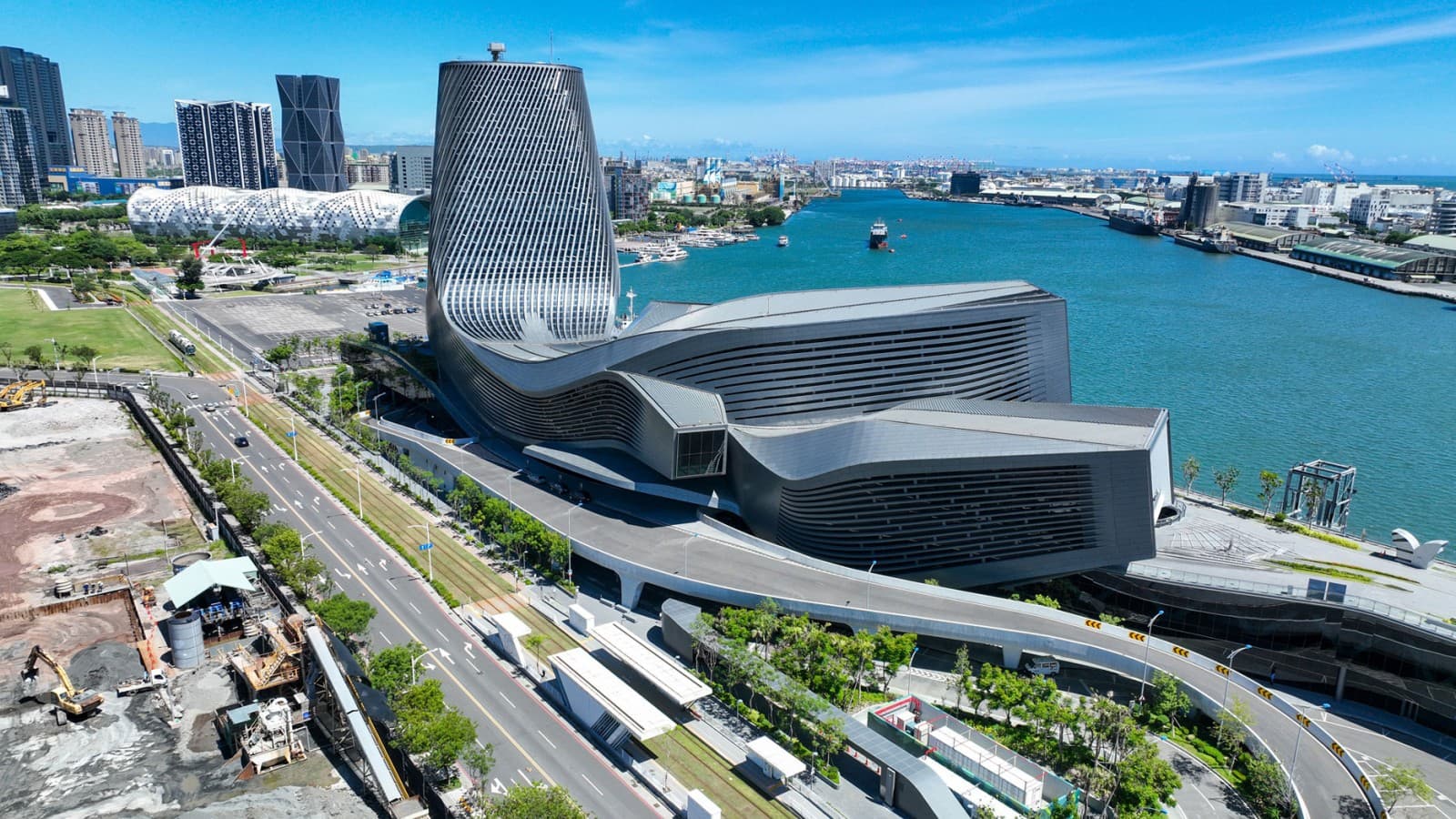 Lučki terminal Kaohsiung je važno brodarsko čvorište na Tajvanu Lučki terminal Kaohsiung je važno brodarsko čvorište na Tajvanu