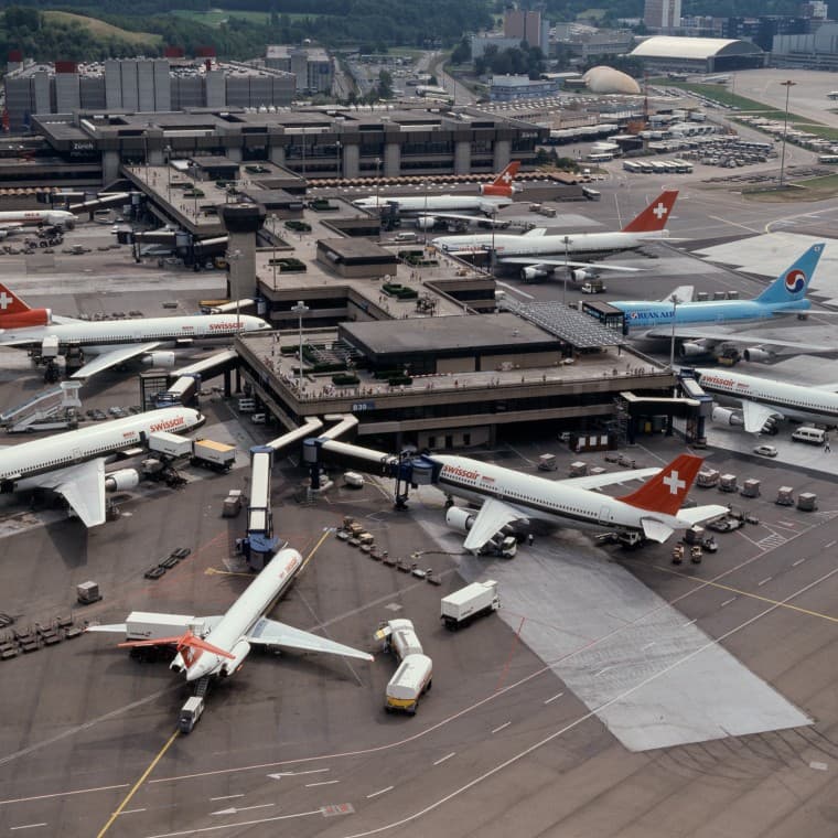 Pogled iz vazduha na Terminal B u Cirihu iz 1980-ih. (© Swissair) Pogled iz vazduha na Terminal B u Cirihu iz 1980-ih. (© Swissair)