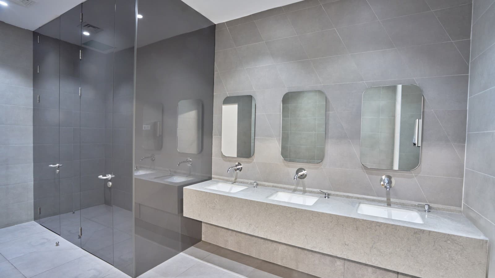 Jednostavno i elegantno: Geberit VariForm umivaonik i Piave slavine. © Oguzhan Kasar Jednostavno i elegantno: Geberit VariForm umivaonik i Piave slavine. © Oguzhan Kasar