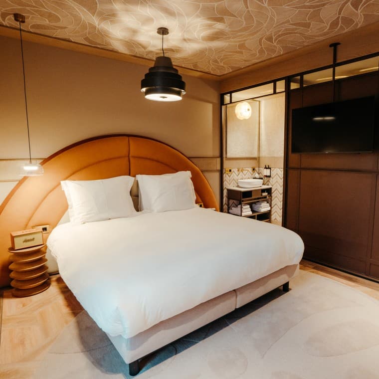 36 stilskih hotelskih soba u modernom stilu sredine veka. (© Nina Slagmolen) 36 stilskih hotelskih soba u modernom stilu sredine veka. (© Nina Slagmolen)