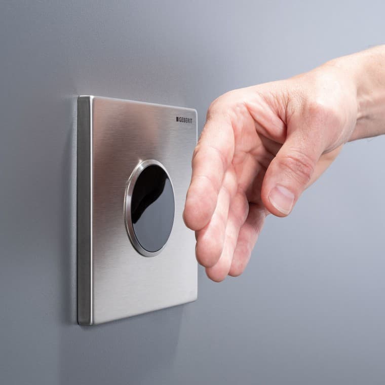 Beskontaktni uređaji za ispiranje pisoara sa infracrvenom detekcijom korisnika omogućavaju programiranje prema na potrebama i pouzdano aktiviranje ispiranja Beskontaktni uređaji za ispiranje pisoara sa infracrvenom detekcijom korisnika omogućavaju programiranje prema na potrebama i pouzdano aktiviranje ispiranja